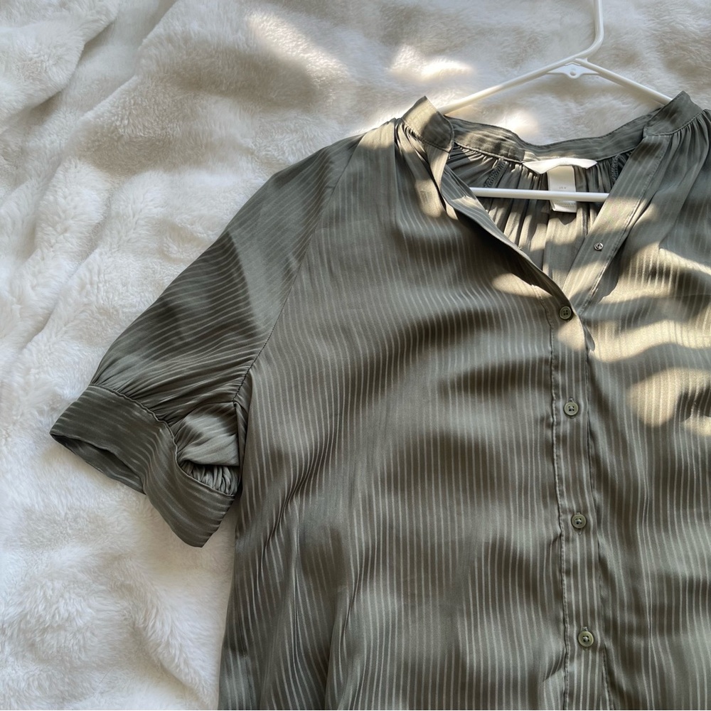 H&M Silk Feel Button Down Short Sleeve Office Business Casual Top